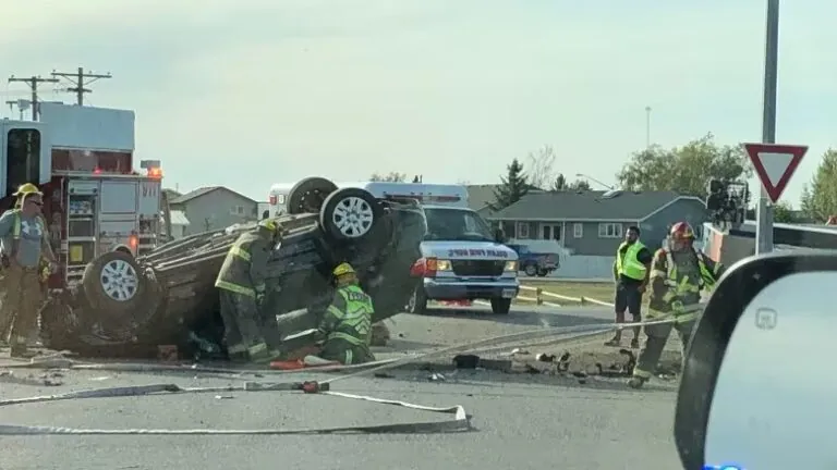 Woman dies, 2 men hospitalized in Mojave car crash