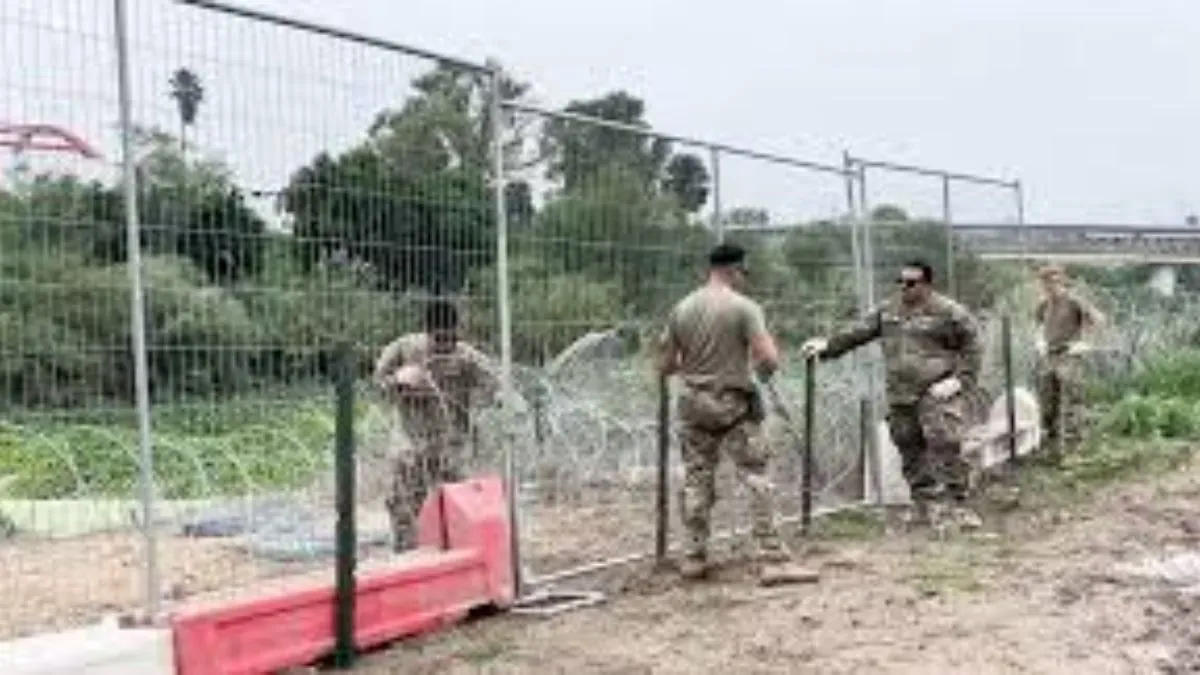 Border-Security-Enhanced-in-Texas-with-Installation-of-New-Anti-Climb-Fence