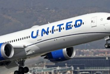 Dozens of United Airlines Employees Fall Ill After Christmas Meal Provided by Airline